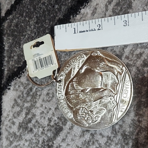 VINTAGE OVERSIZED REPLICA METAL 1935 BUFFALO NICKEL COIN KEYCHAIN UNISEX NOVELTY - Picture 6 of 10